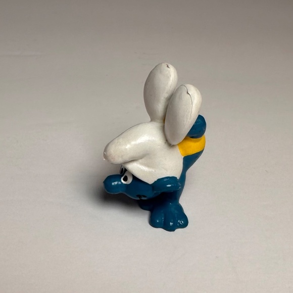Vintage Handstand Smurf Figurine – Bully W. Germany – © Peyo - Picture 5 of 7